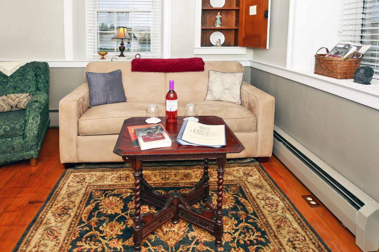 Hertzog Homestead Bed & Breakfast Ephrata Bagian luar foto